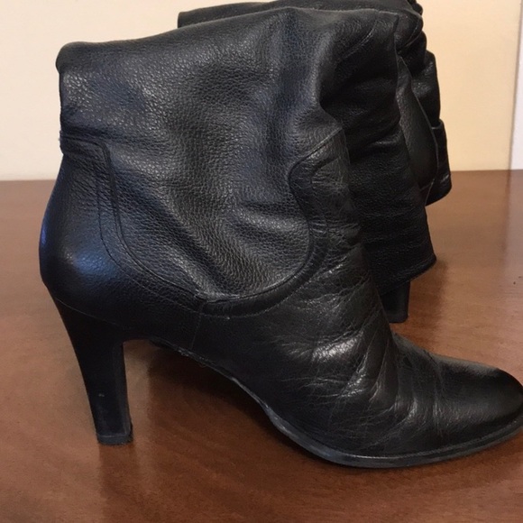 Black leather heeled boots - Picture 6 of 7